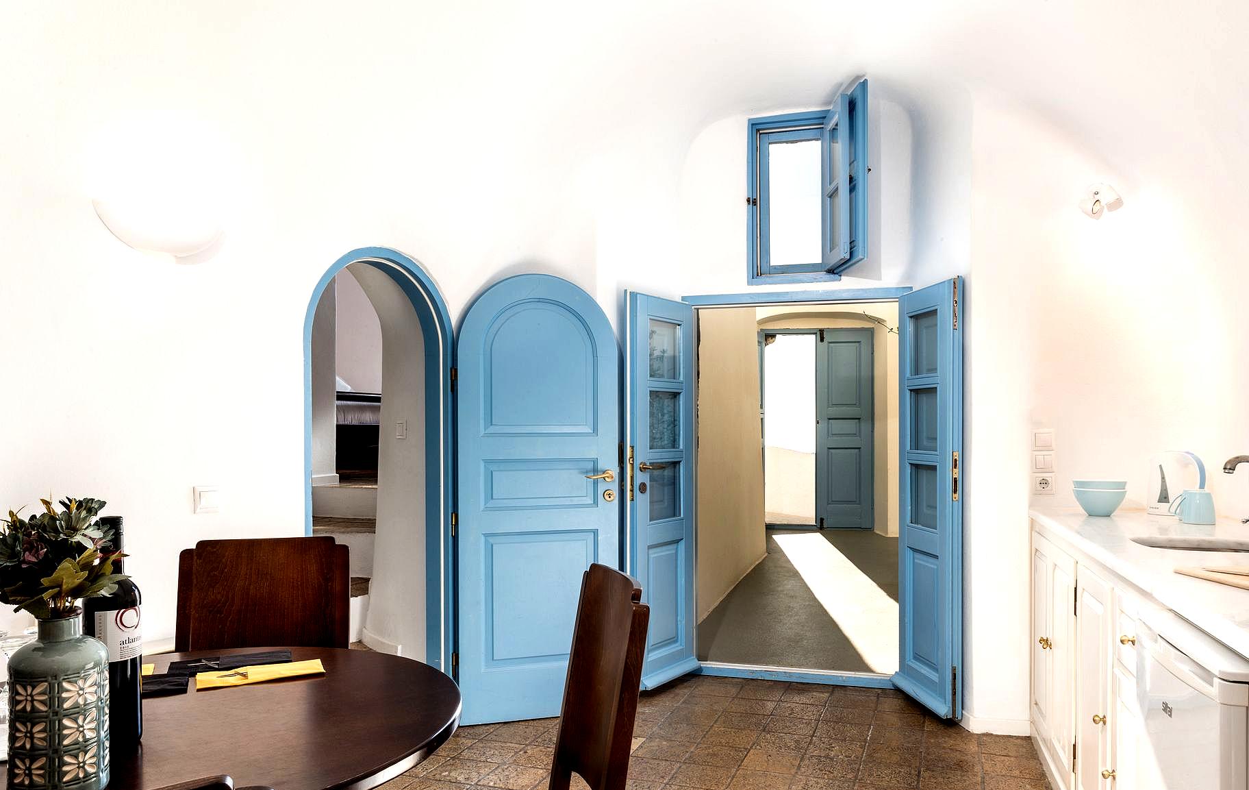 Pantelia Suites